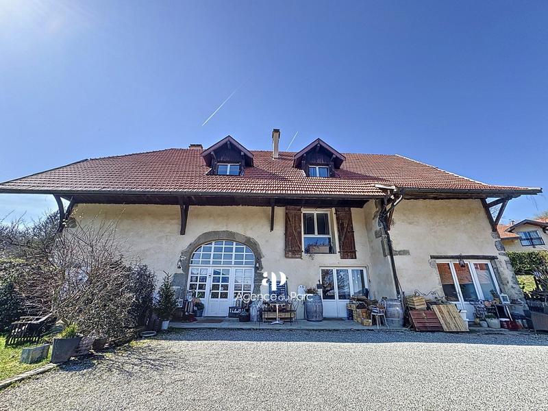 Maison - 345 m² - 12 pièces