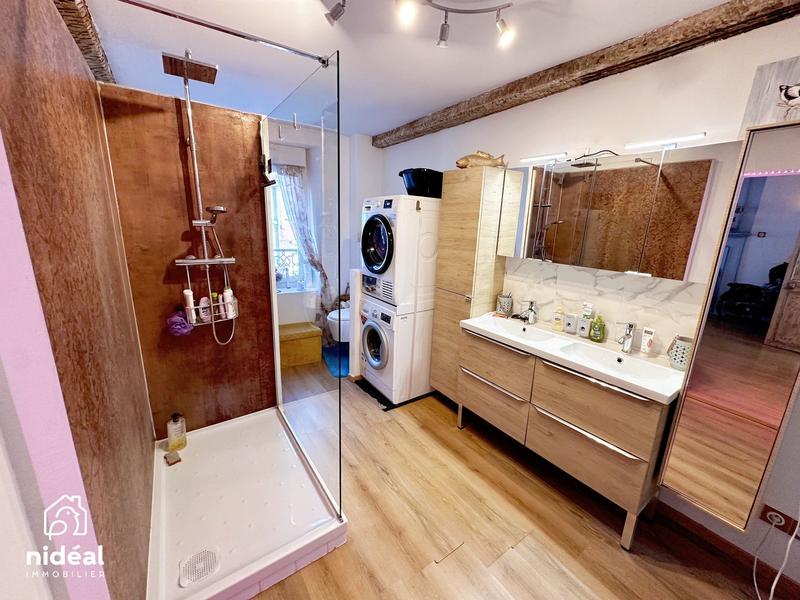 Maison - 205 m² - 7 pièces