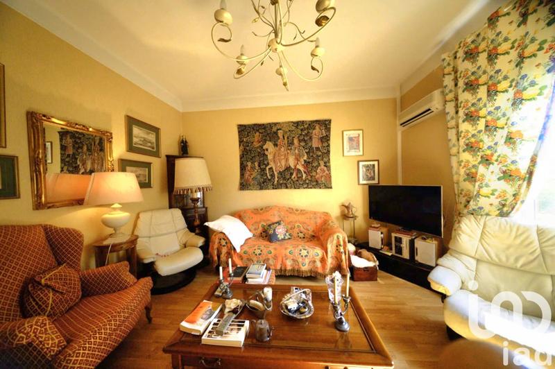 Maison - 220 m² - 8 pièces