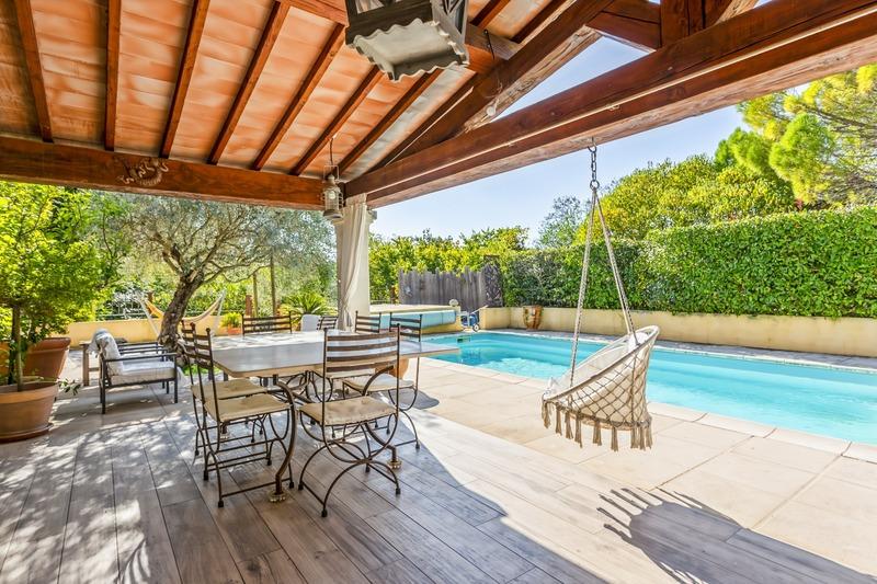 Maison - 210 m² - 8 pièces