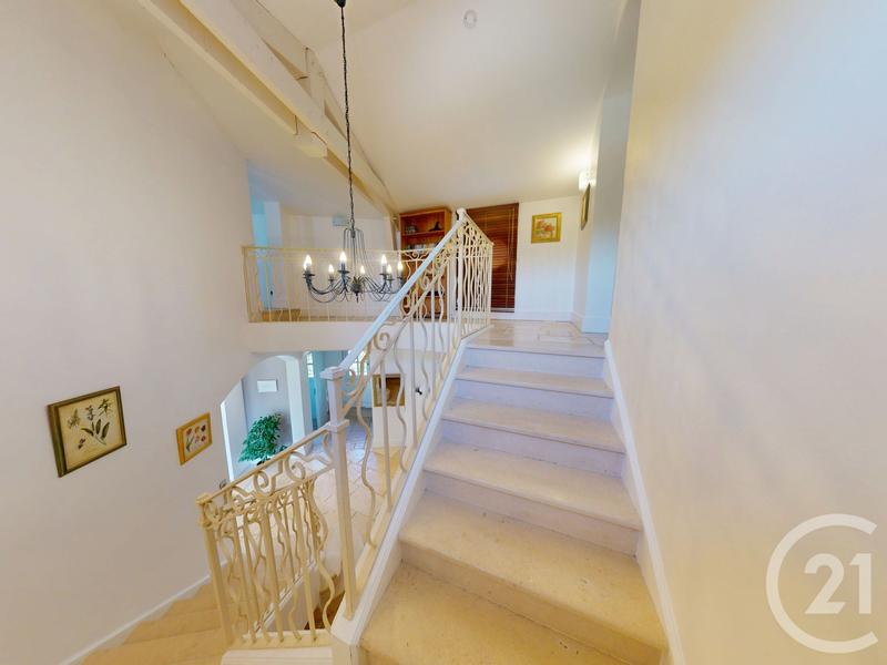 Maison - 216 m² - 6 pièces