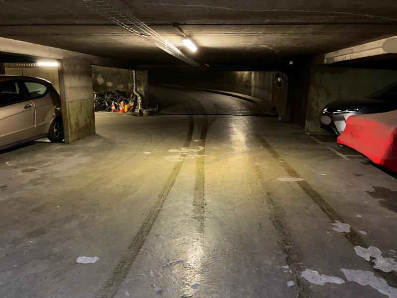 Parking / Garage - 12 m²