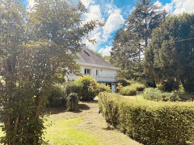 Maison - 200 m² - 8 pièces