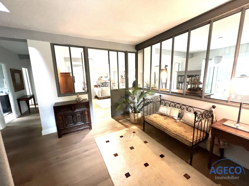 Villa - 348 m² - 6 pièces