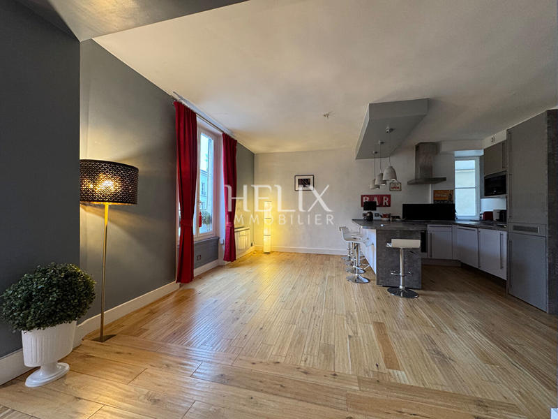 Appartement - 98 m² - 5 pièces