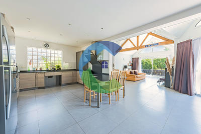 Maison - 171 m² - 6 pièces