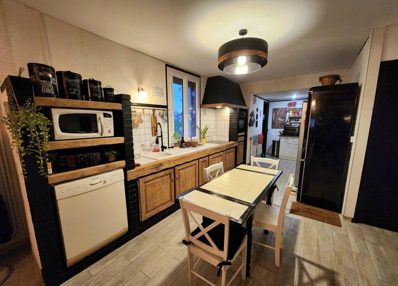 Demeure - 196 m² - 8 pièces