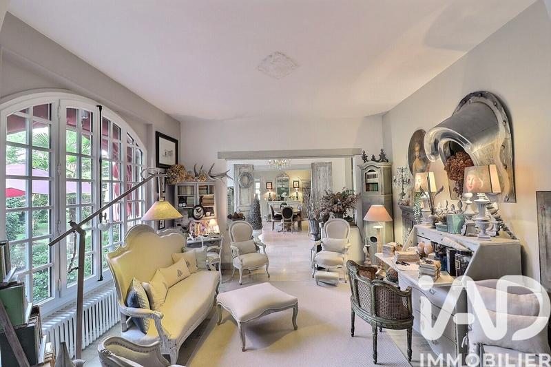 Maison - 460 m² - 19 pièces