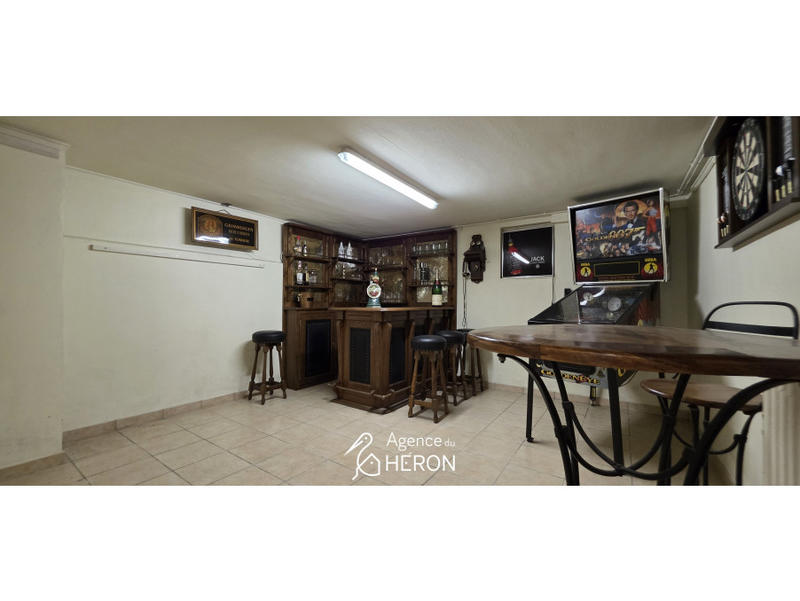 Maison - 240 m² - 9 pièces