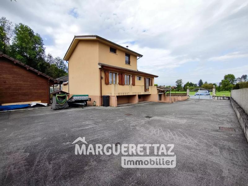 Maison - 198 m² - 8 pièces