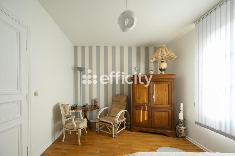 Maison - 223 m² - 9 pièces