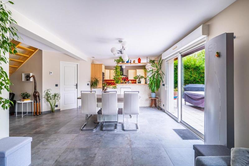 Maison traditionnelle - 153 m² - 6 pièces