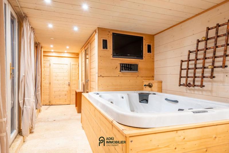 Propriété - 377 m² - 9 pièces