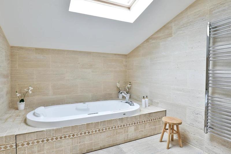 Maison - 220 m² - 5 pièces