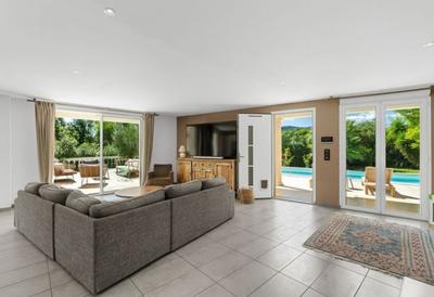 Maison - 203 m² - 7 pièces