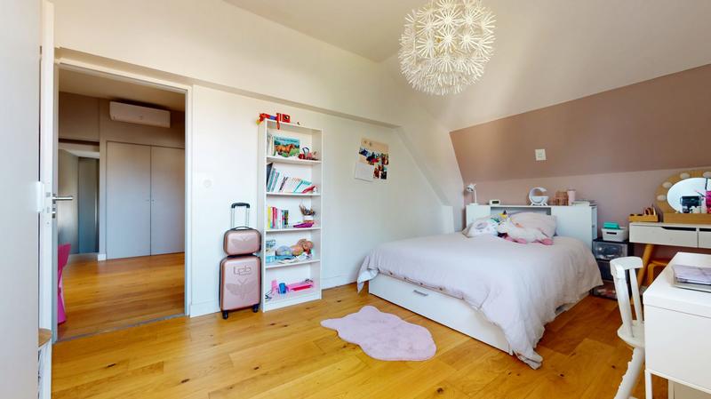 Maison - 215 m² - 7 pièces