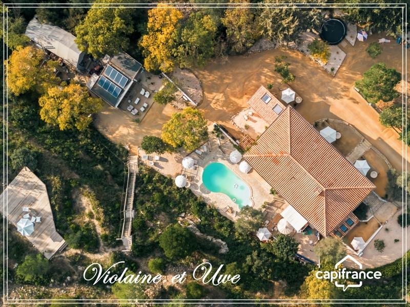 Maison - 275 m² - 14 pièces