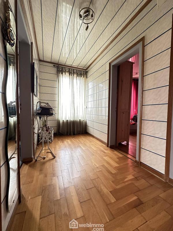 Maison - 196 m² - 8 pièces