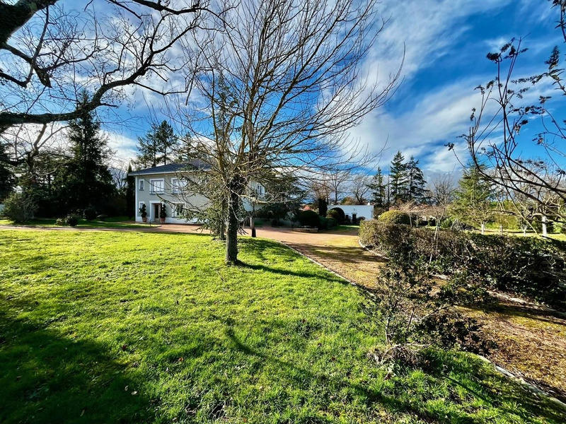 Maison - 264 m² - 7 pièces