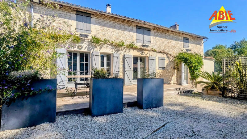 Maison - 249 m² - 7 pièces