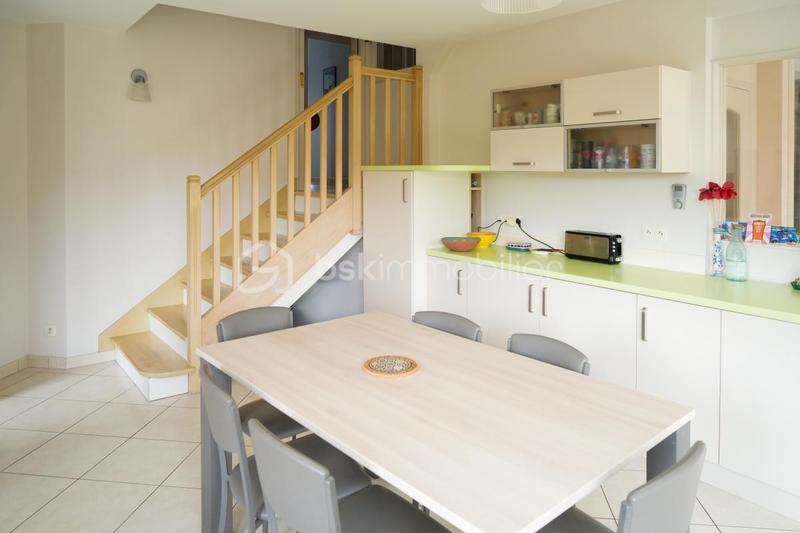 Maison - 230 m² - 9 pièces