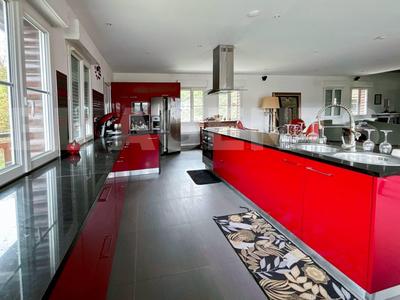 Villa - 322 m² - 6 pièces