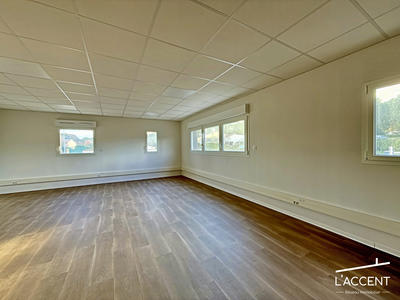 Local d'activités - 67 m² - 1 pièce