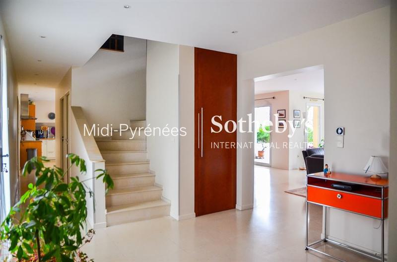 Maison - 230 m² - 6 pièces