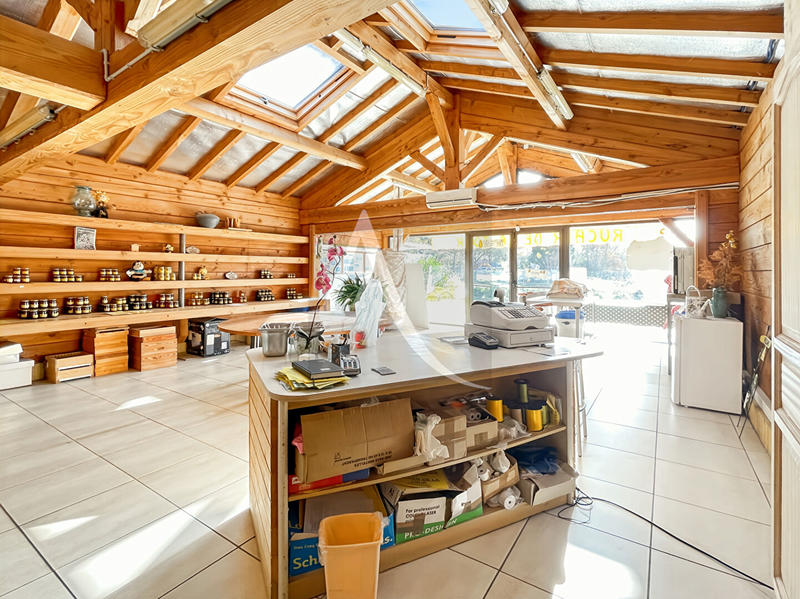 Maison - 300 m² - 6 pièces