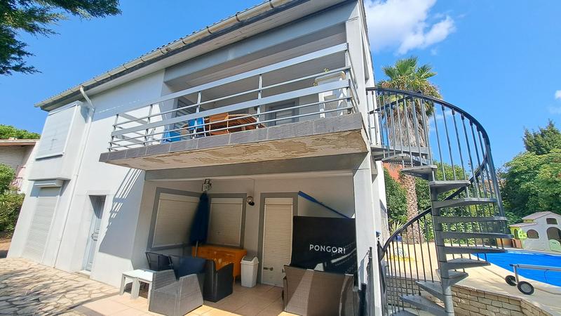 Maison - 210 m² - 8 pièces