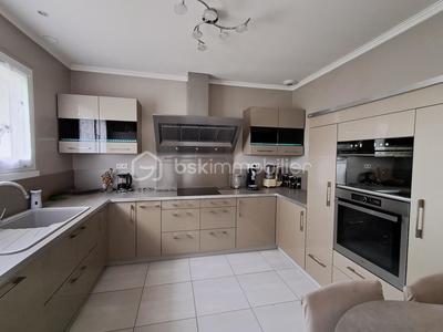 Maison traditionnelle - 168 m² - 4 pièces