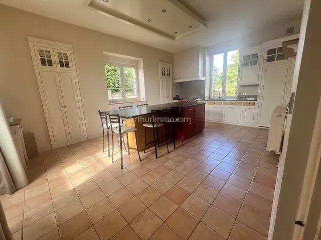Maison - 280 m² - 10 pièces