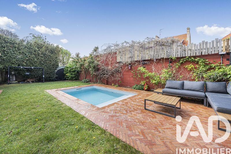 Maison - 240 m² - 8 pièces