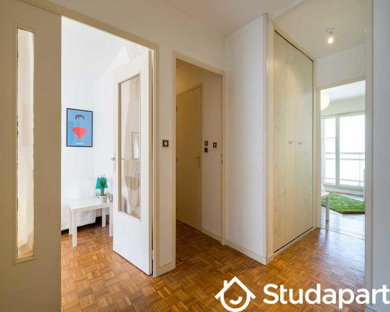 Chambre - 100 m² - 1 pièce
