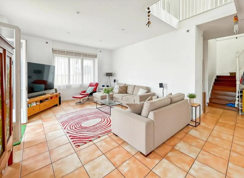 Maison - 180 m² - 6 pièces