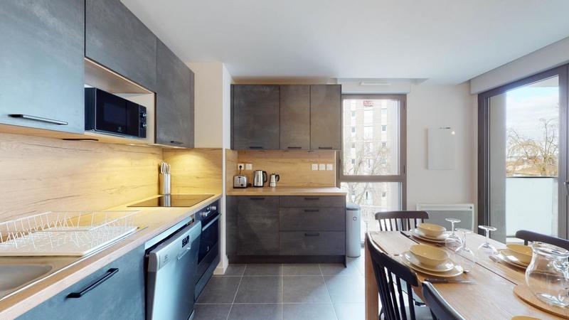 Appartement - 99 m² - 6 pièces