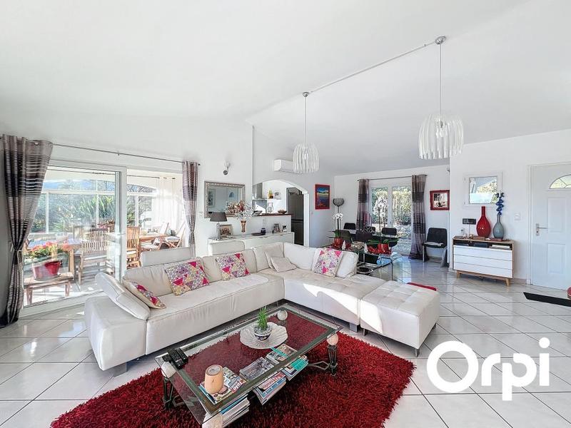 Maison - 270 m² - 6 pièces