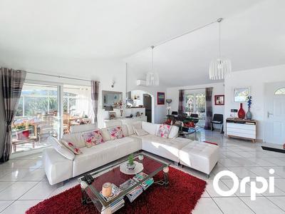 Maison - 270 m² - 6 pièces