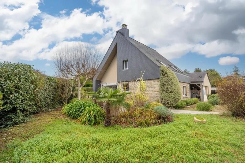 Maison - 250 m² - 8 pièces