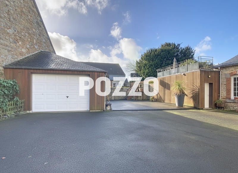 Maison - 215 m² - 12 pièces