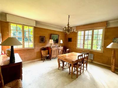 Maison traditionnelle - 185 m² - 7 pièces