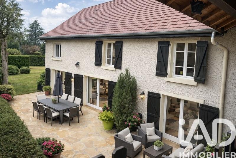 Maison - 285 m² - 9 pièces
