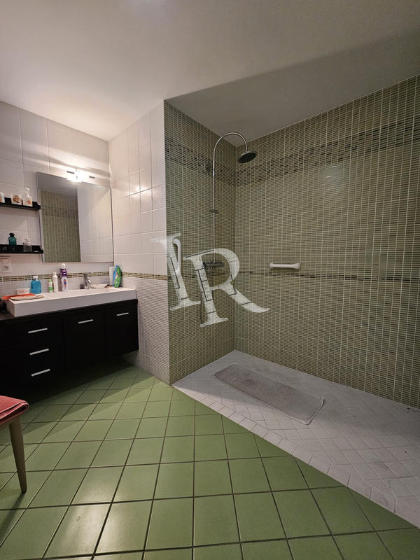 Appartement - 242 m² - 6 pièces