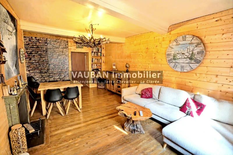 Maison - 227 m² - 9 pièces