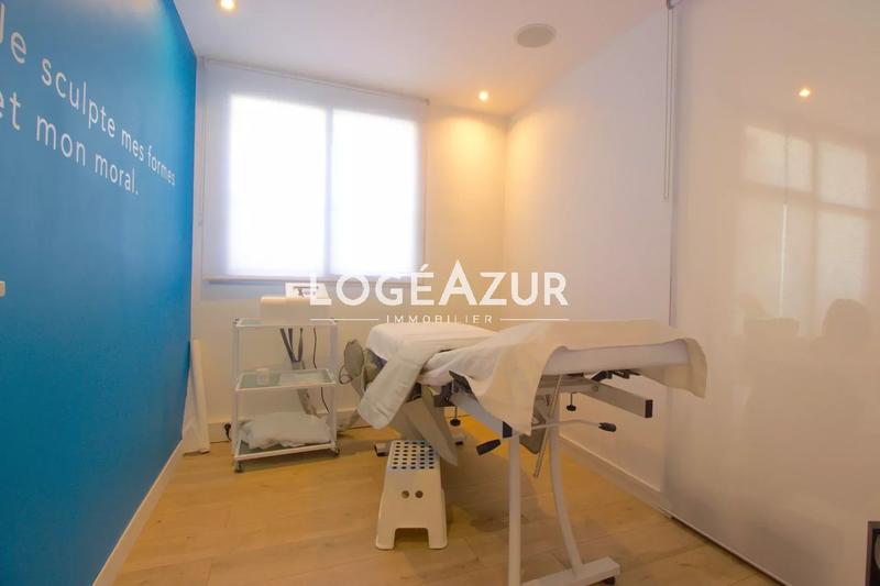 Local commercial - 228 m² - 6 pièces