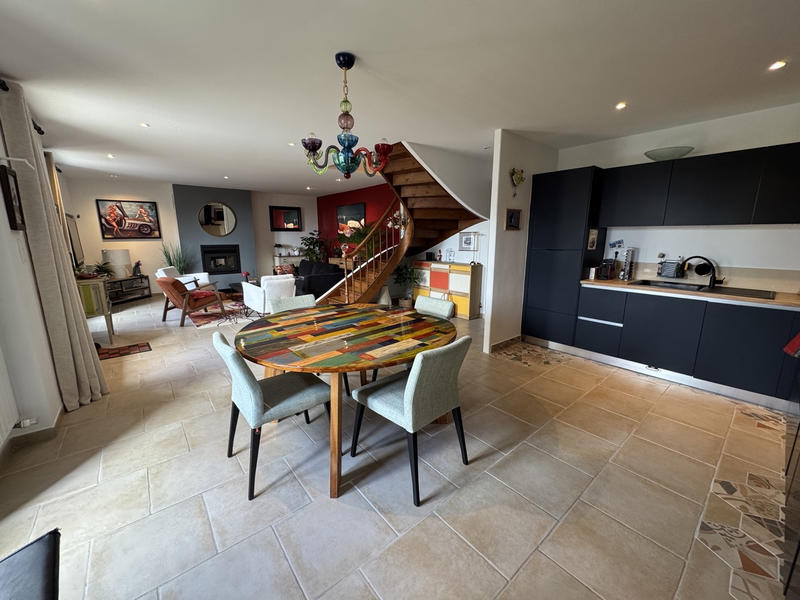 Maison - 180 m² - 7 pièces