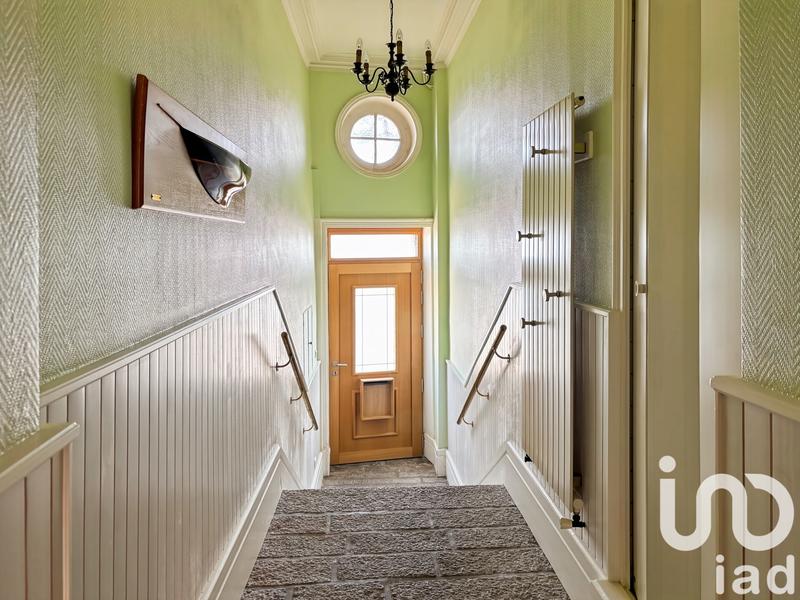 Maison - 270 m² - 8 pièces