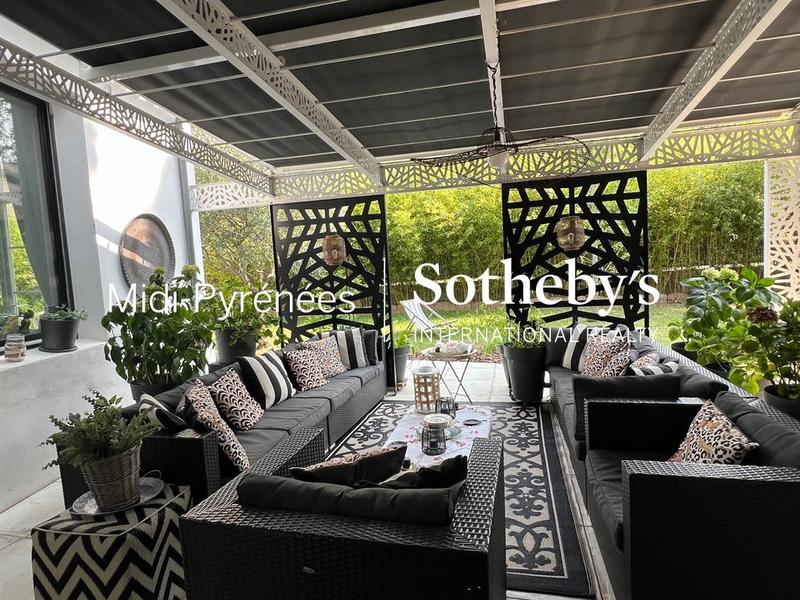 Maison - 465 m² - 10 pièces