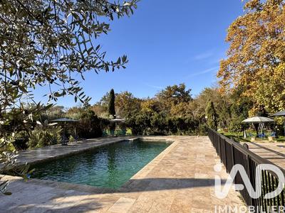 Maison - 420 m² - 10 pièces