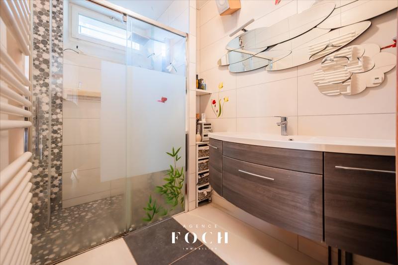 Maison - 290 m² - 8 pièces